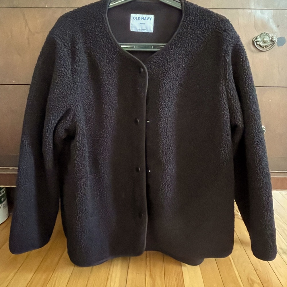 Old navy boucle teddy bear snap jacket. Shirttail hem, jersey lining.